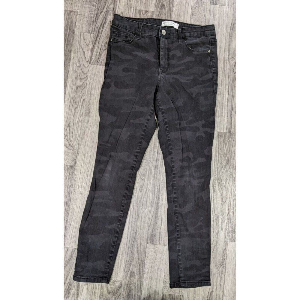 (3/$35) Social Standard By Sanctuary Size 4 Ankle Skinny Camouflage Denim Jeans